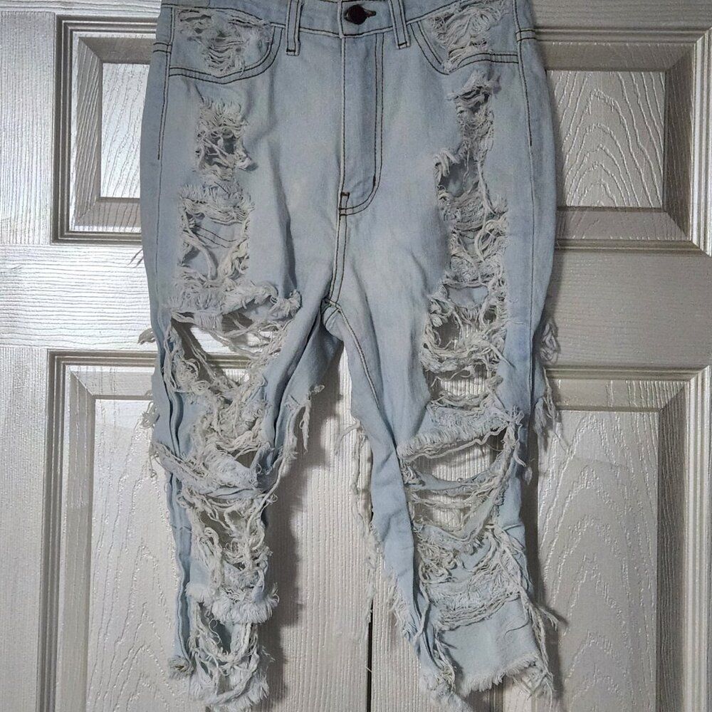Akira RIVIERA HIGH RISE DISTRESSED DENIM SHORTS Size 5 - Picture 2 of 7